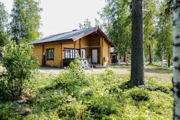 Фото номера Шале с 3 спальнями Кемпинги Marjoniemi Camping г. Hiidenniemi 16